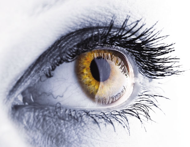 Видите мушице, паучину, блескове пред очима: Сазнајте да ли су опасне по здравље